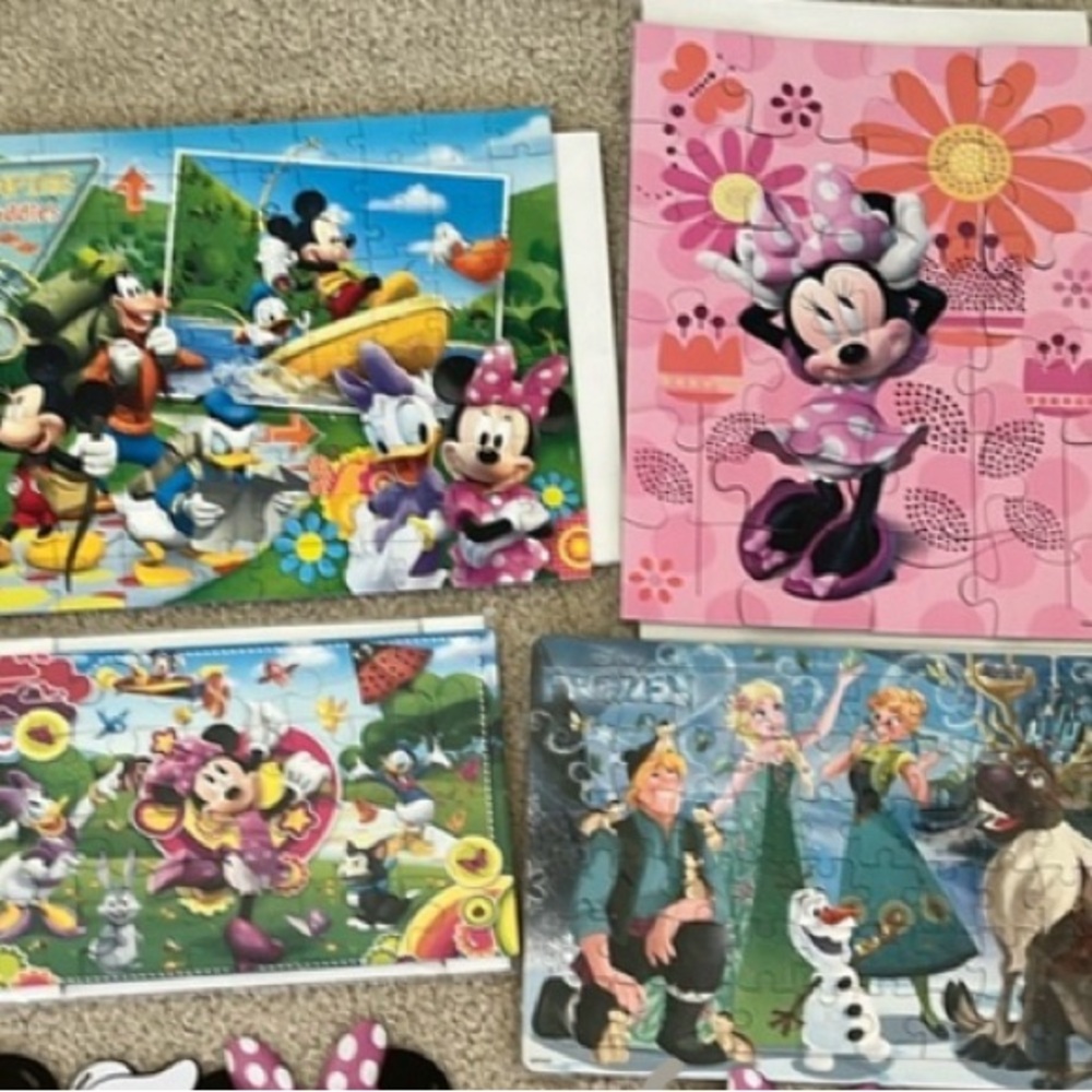 4 Disney Puzzle sets Minnie + Bonus Minnie Ears Party decorations!
